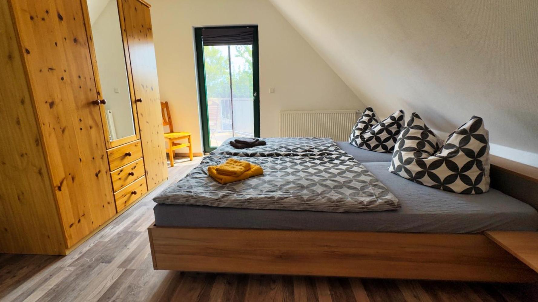 Ferienhaus Zum Findling Гьорен Екстериор снимка