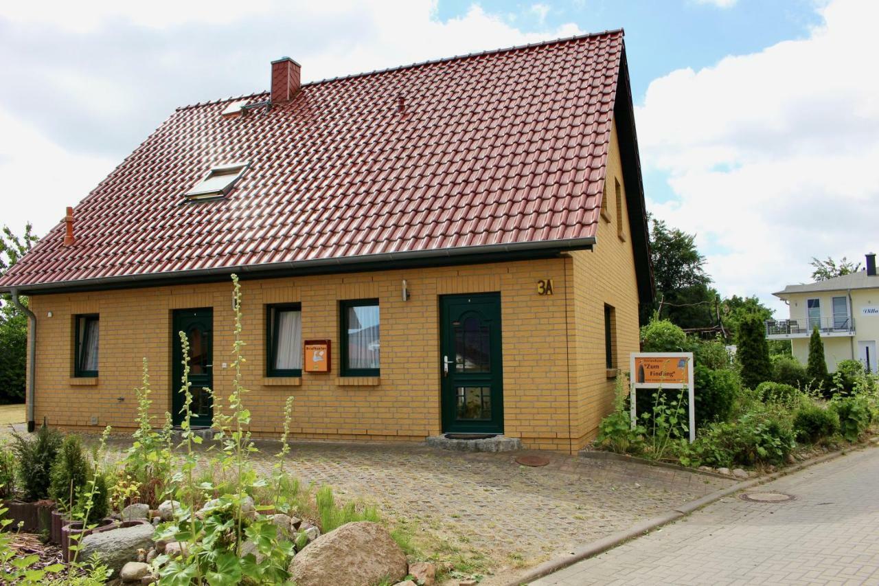 Ferienhaus Zum Findling Гьорен Екстериор снимка